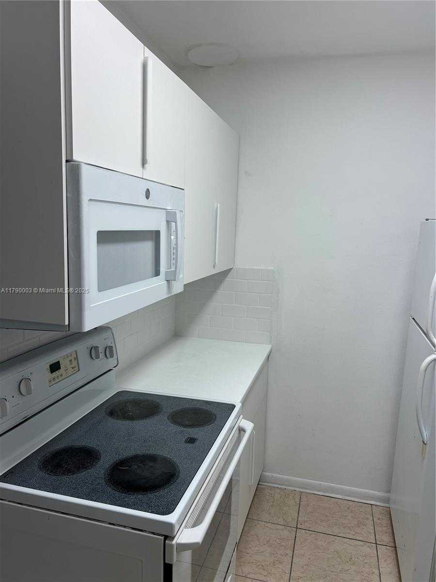 Small Image of 1001 NORTH EAST 111TH ST #2, Biscayne Park Number 7