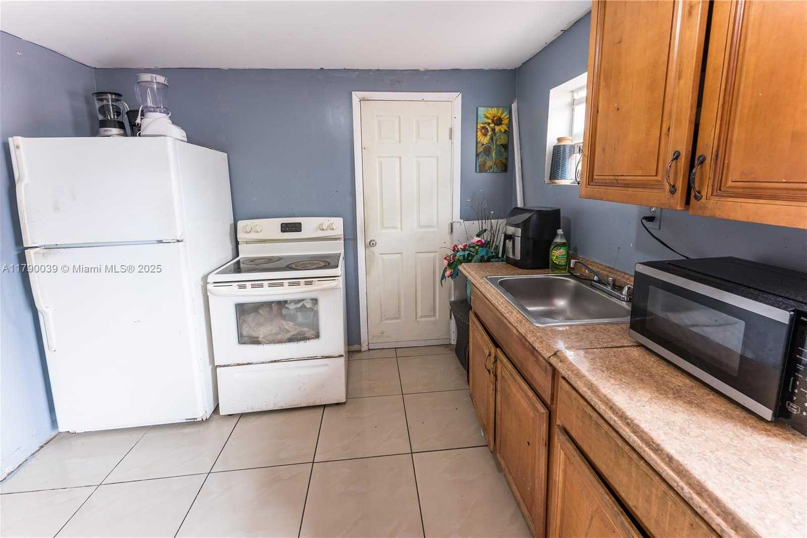 Small Image of 10040 NORTH WEST 8TH AVE #3, Miami Number 12