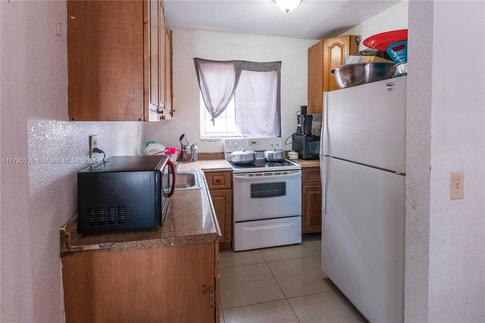 Small Image of 10040 NORTH WEST 8TH AVE #3, Miami Number 4