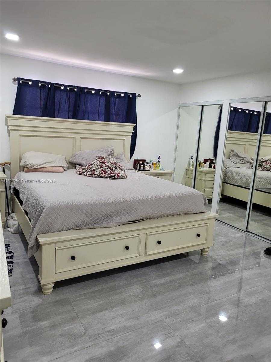 Small Image of 1650 NORTH EAST 147TH ST #3, Miami Number 12