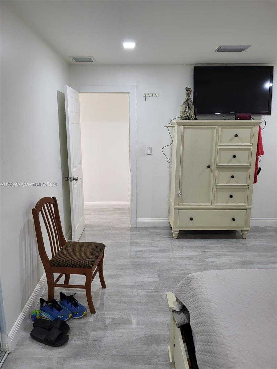 Small Image of 1650 NORTH EAST 147TH ST #3, Miami Number 13