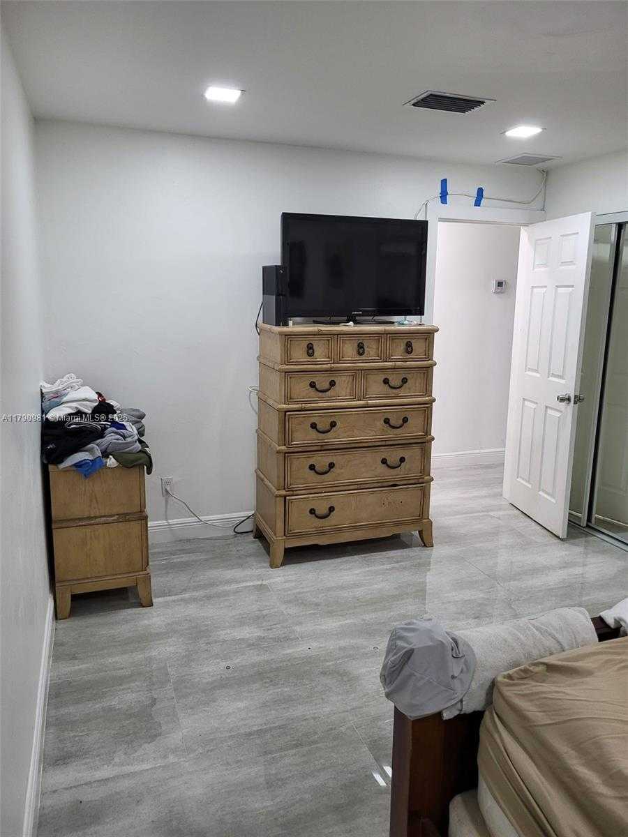 Small Image of 1650 NORTH EAST 147TH ST #3, Miami Number 14