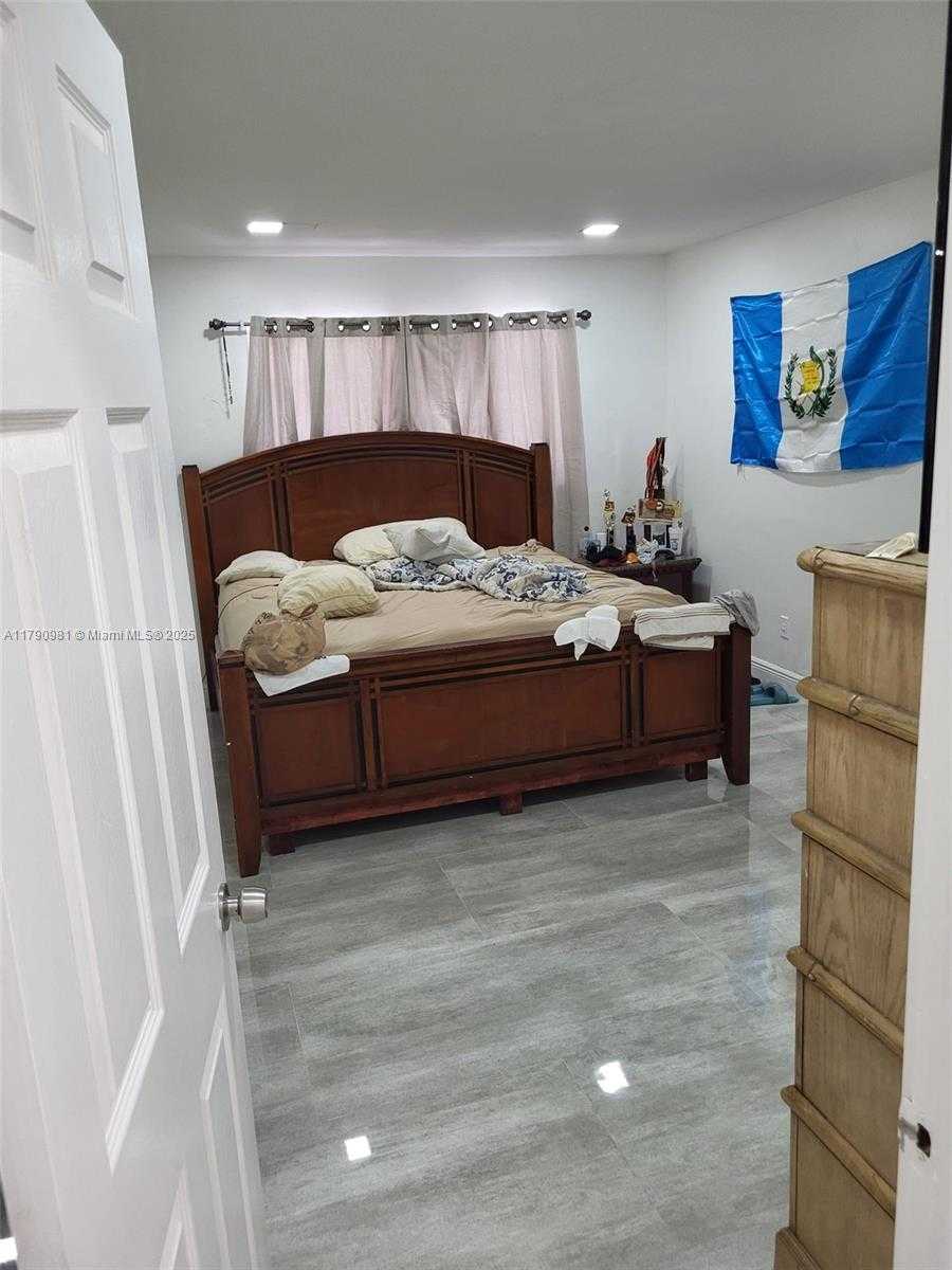Small Image of 1650 NORTH EAST 147TH ST #3, Miami Number 15