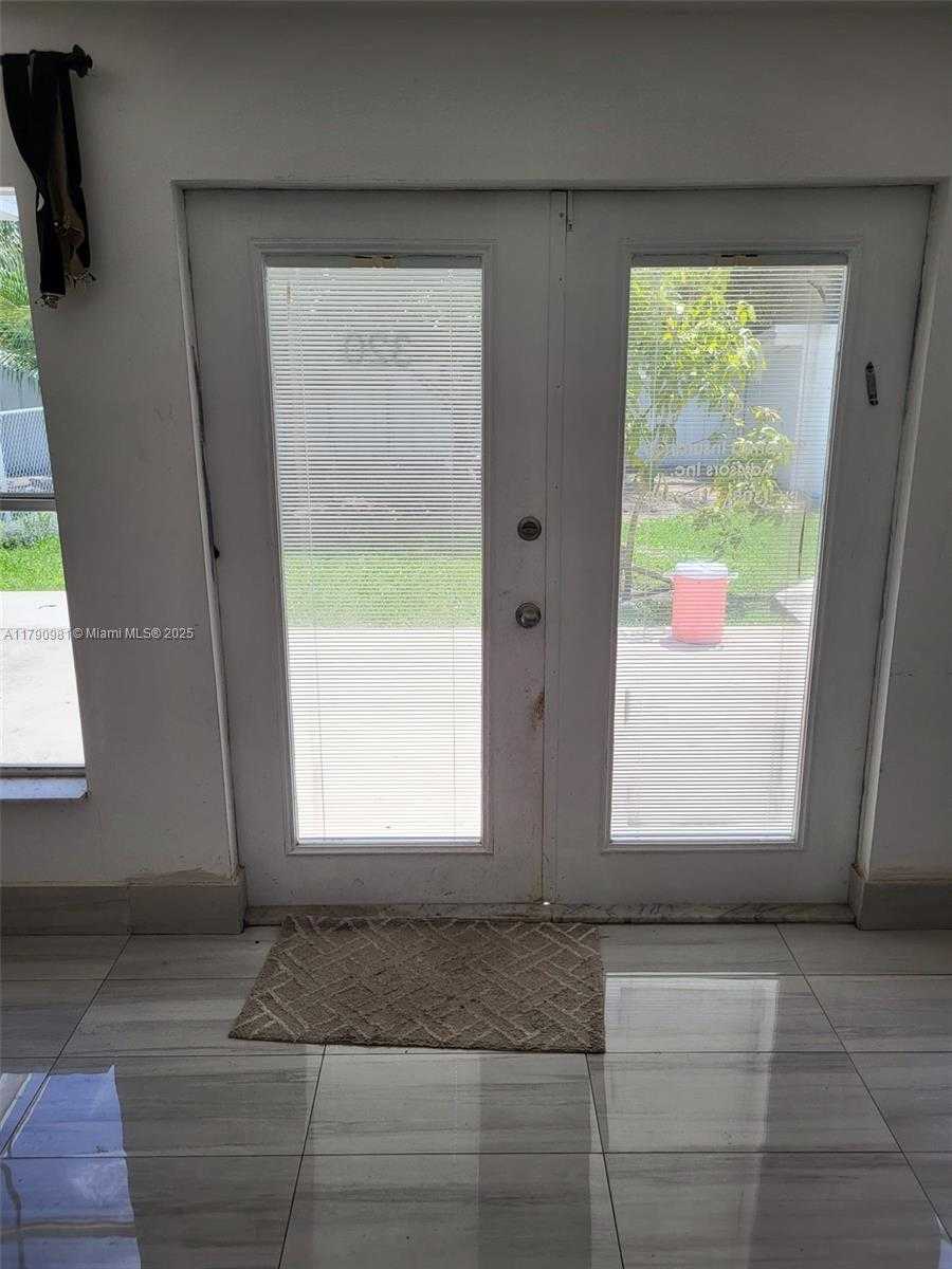 Small Image of 1650 NORTH EAST 147TH ST #3, Miami Number 17