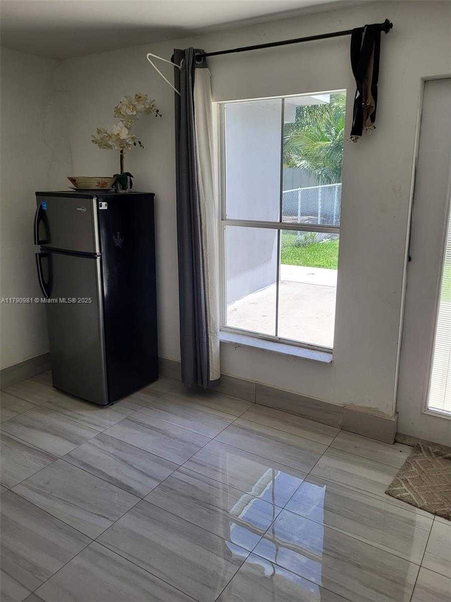Small Image of 1650 NORTH EAST 147TH ST #3, Miami Number 19