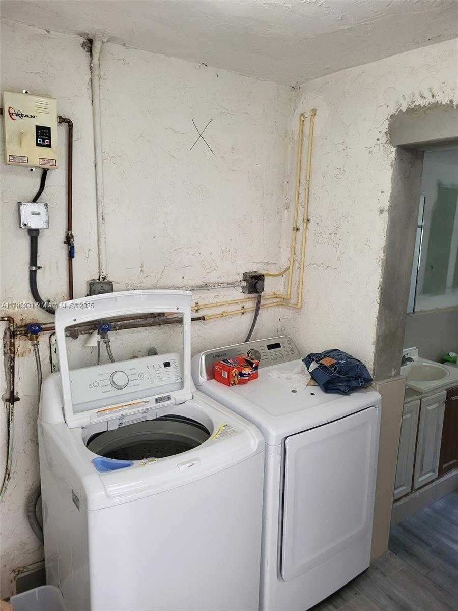 Small Image of 1650 NORTH EAST 147TH ST #3, Miami Number 22