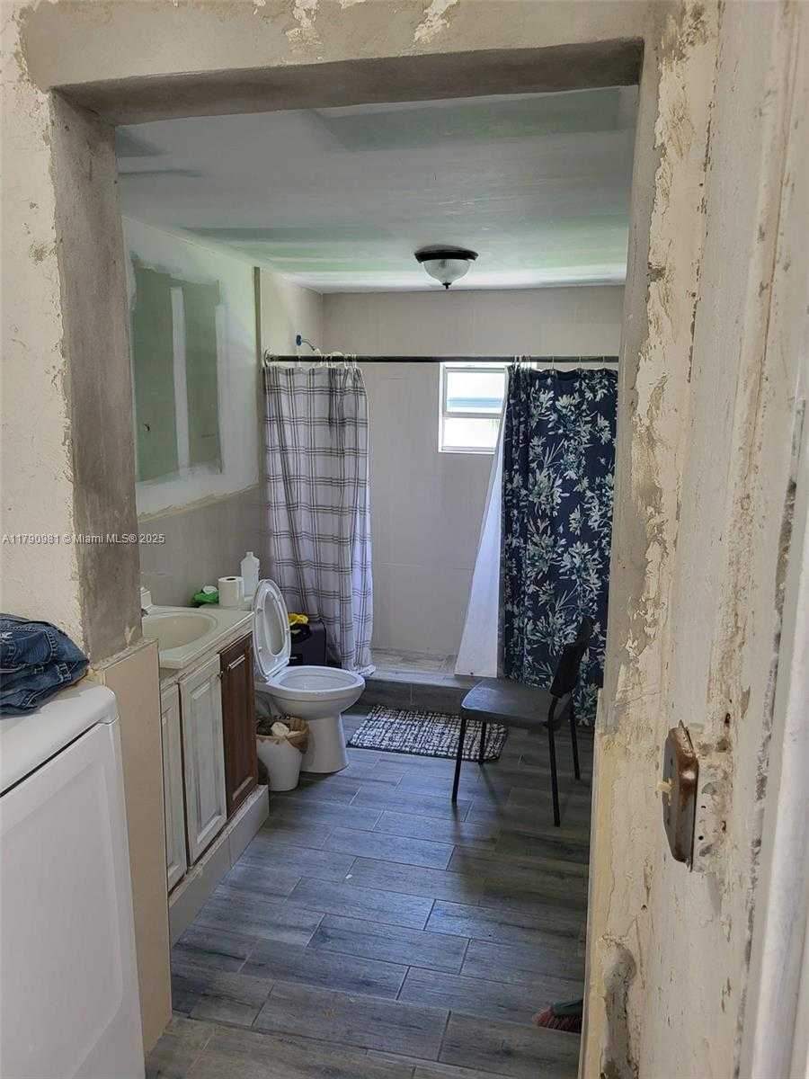 Small Image of 1650 NORTH EAST 147TH ST #3, Miami Number 23