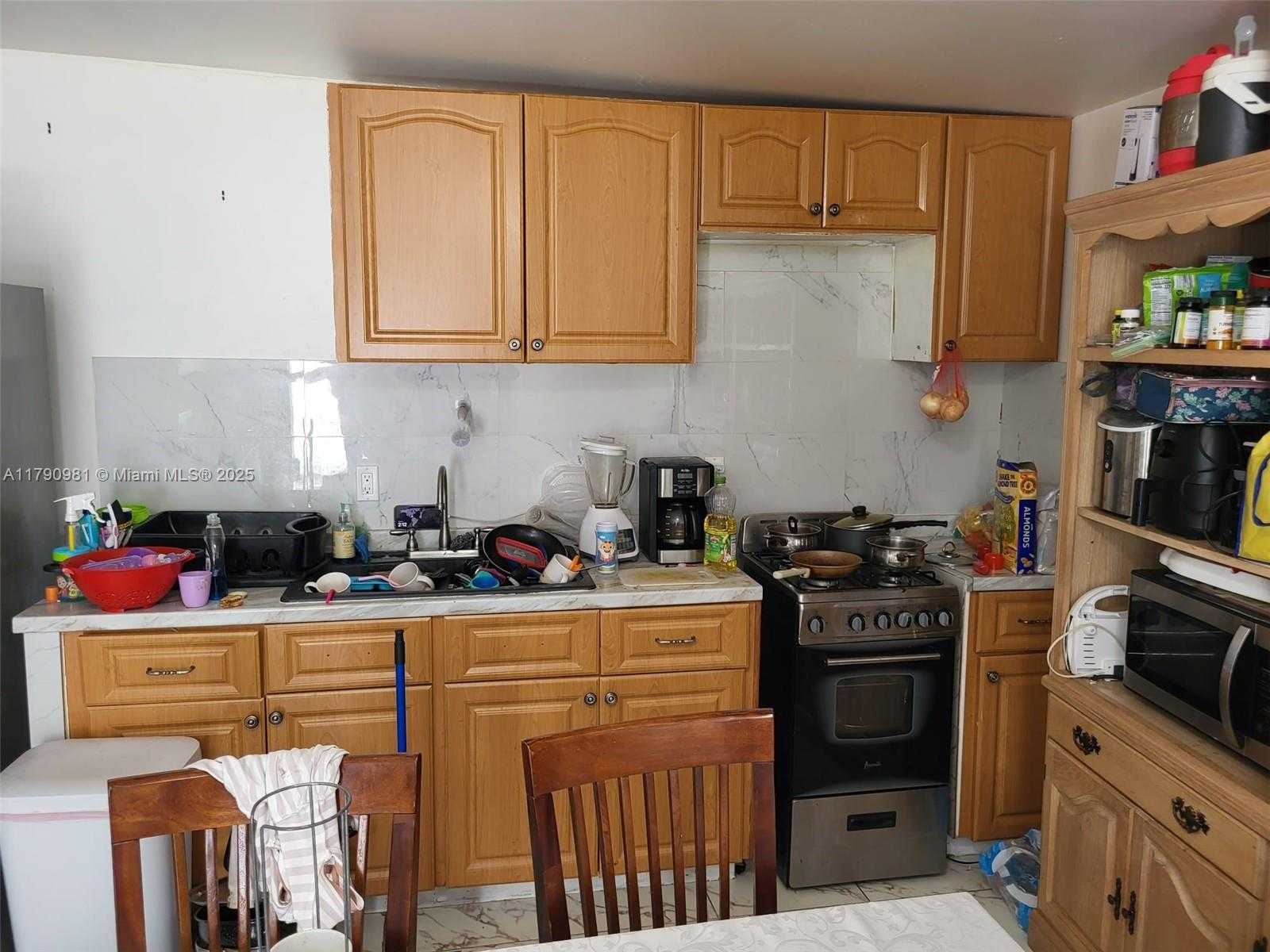 Small Image of 1650 NORTH EAST 147TH ST #3, Miami Number 27