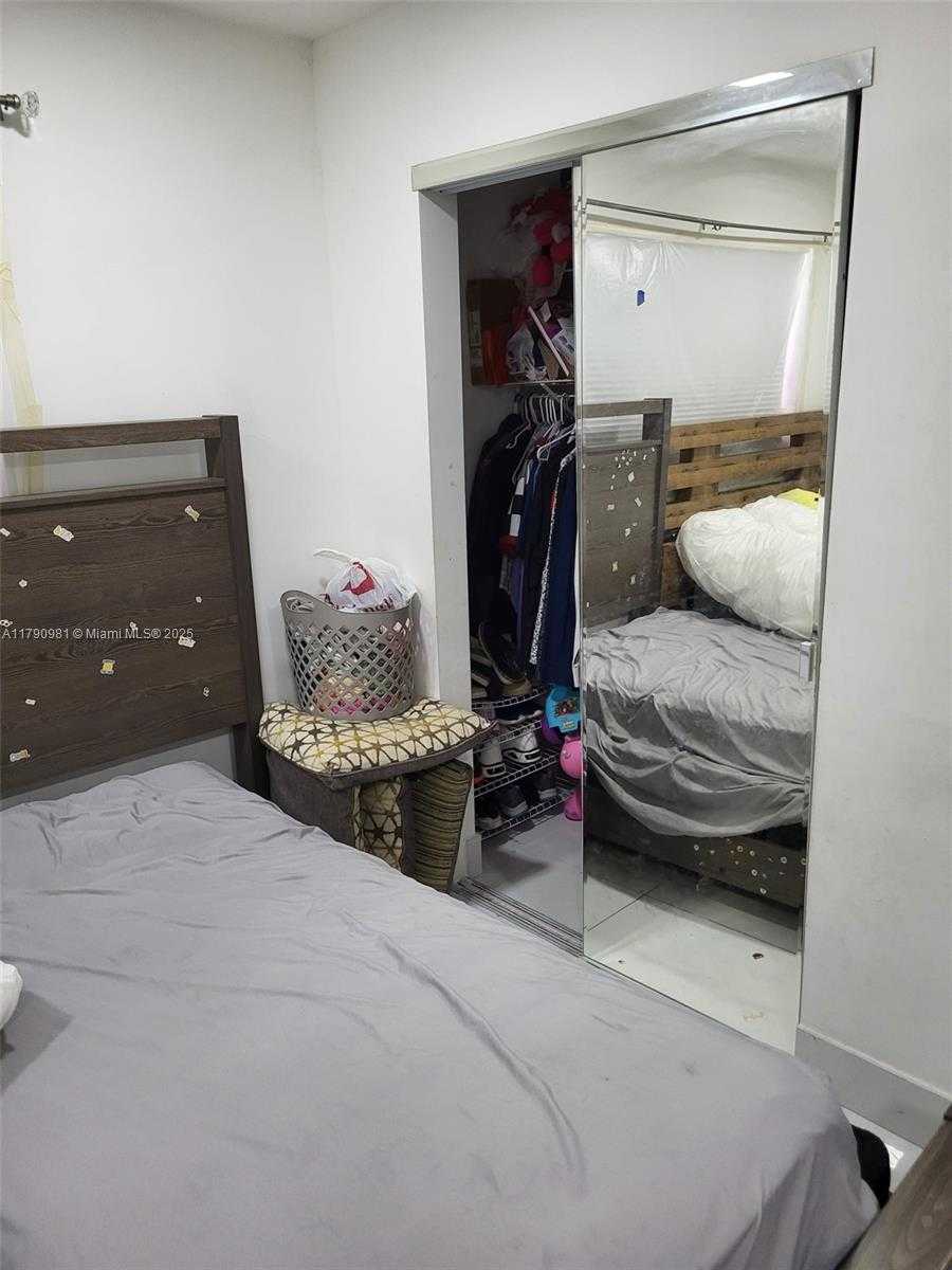 Small Image of 1650 NORTH EAST 147TH ST #3, Miami Number 31