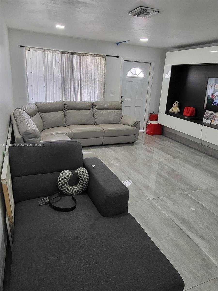 Small Image of 1650 NORTH EAST 147TH ST #3, Miami Number 34