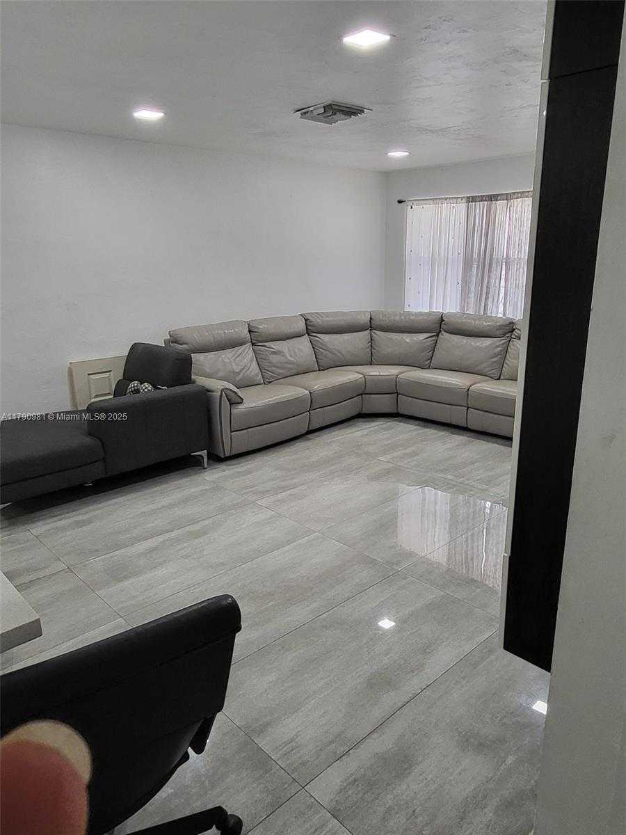 Small Image of 1650 NORTH EAST 147TH ST #3, Miami Number 36