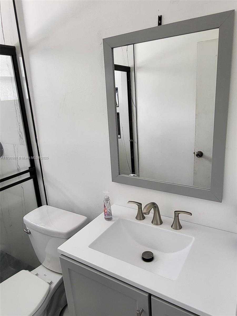 Small Image of 1650 NORTH EAST 147TH ST #3, Miami Number 40