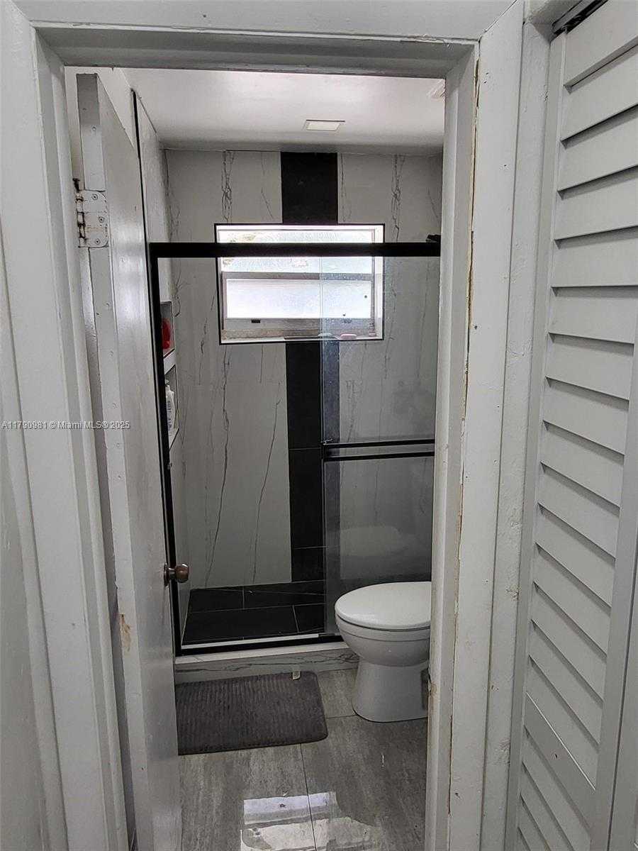 Small Image of 1650 NORTH EAST 147TH ST #3, Miami Number 41