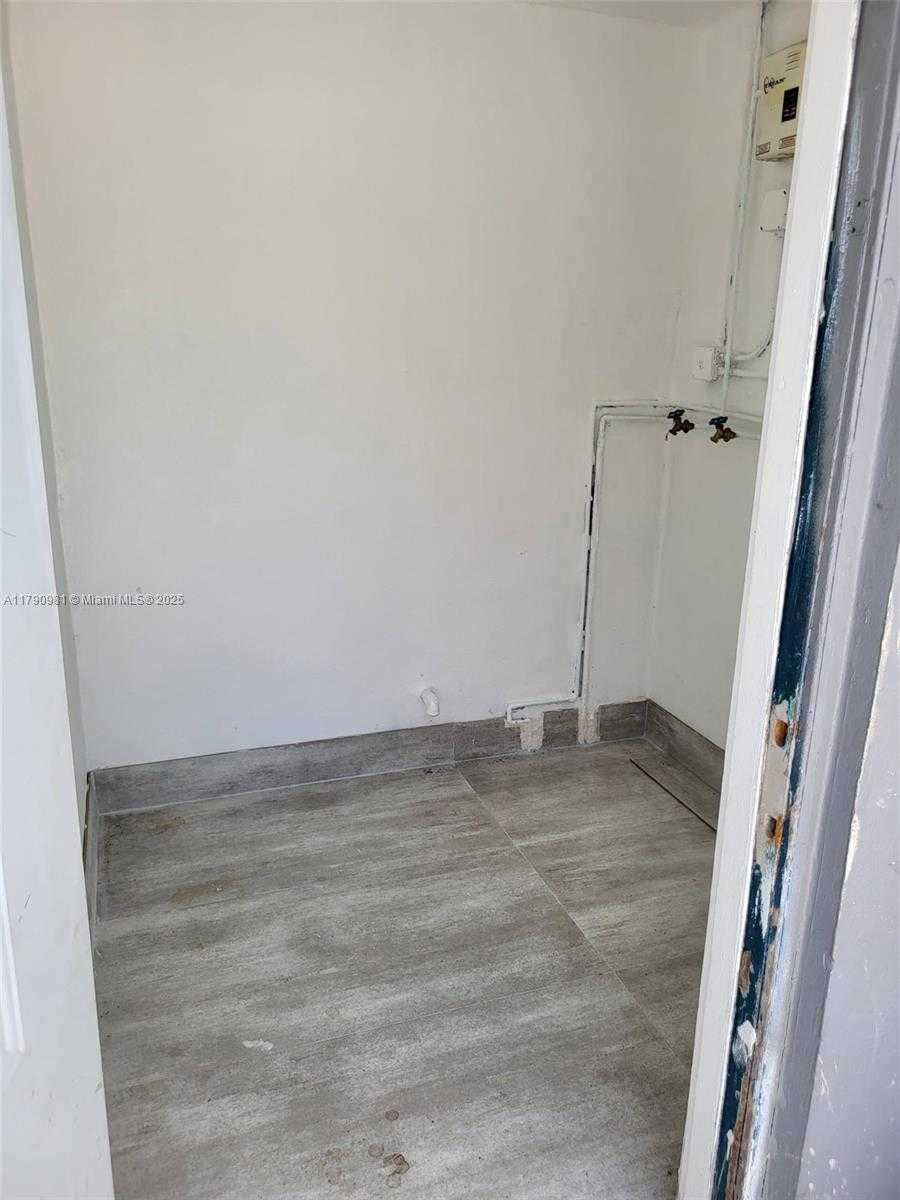 Small Image of 1650 NORTH EAST 147TH ST #3, Miami Number 43