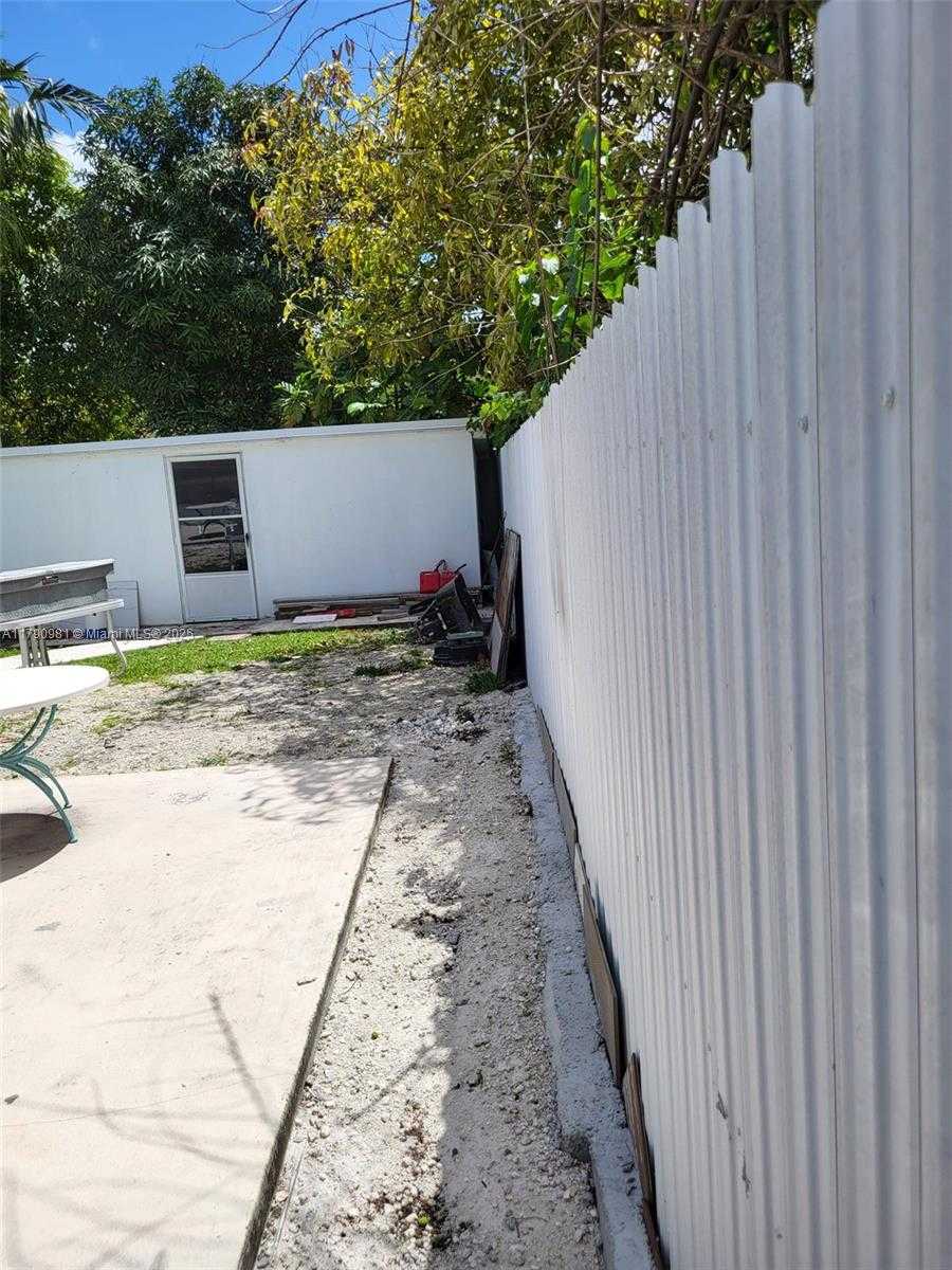 Small Image of 1650 NORTH EAST 147TH ST #3, Miami Number 44