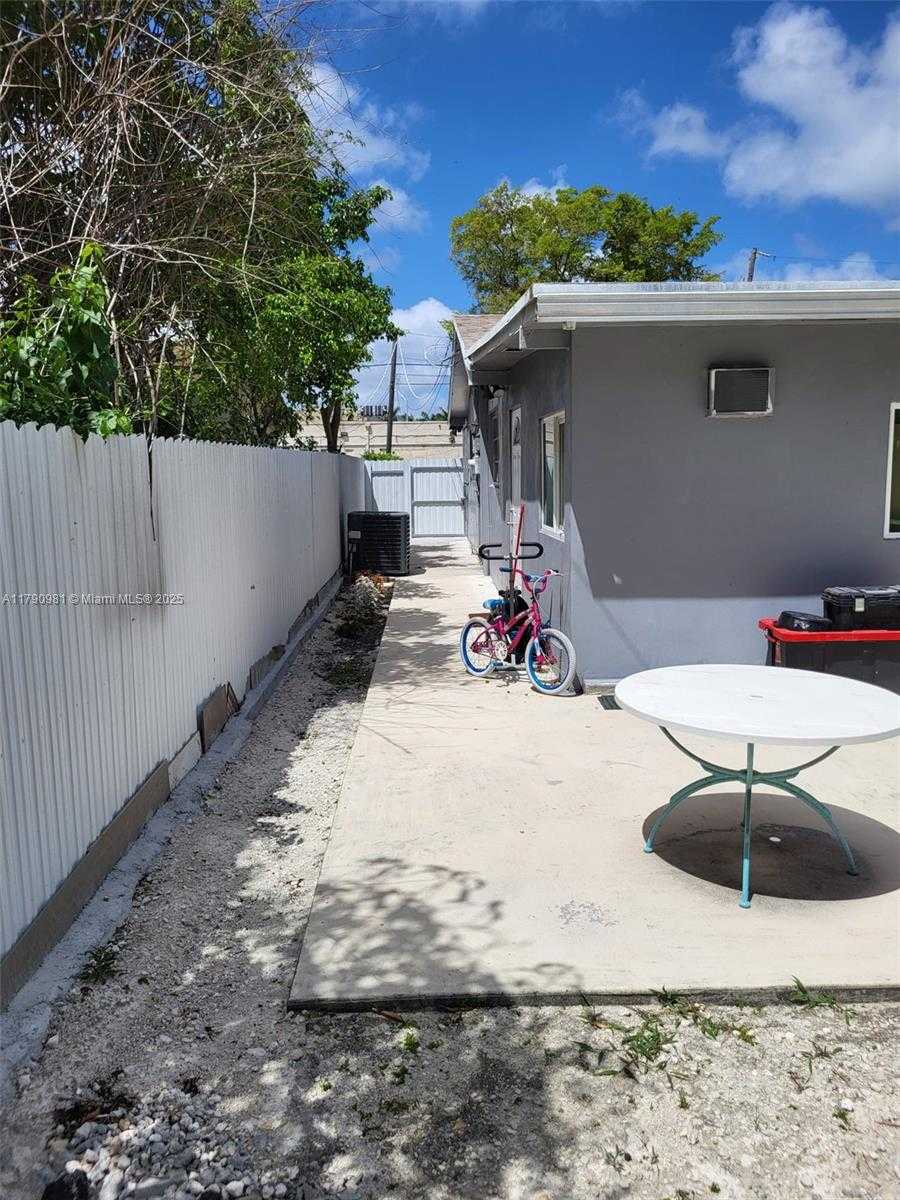 Small Image of 1650 NORTH EAST 147TH ST #3, Miami Number 45