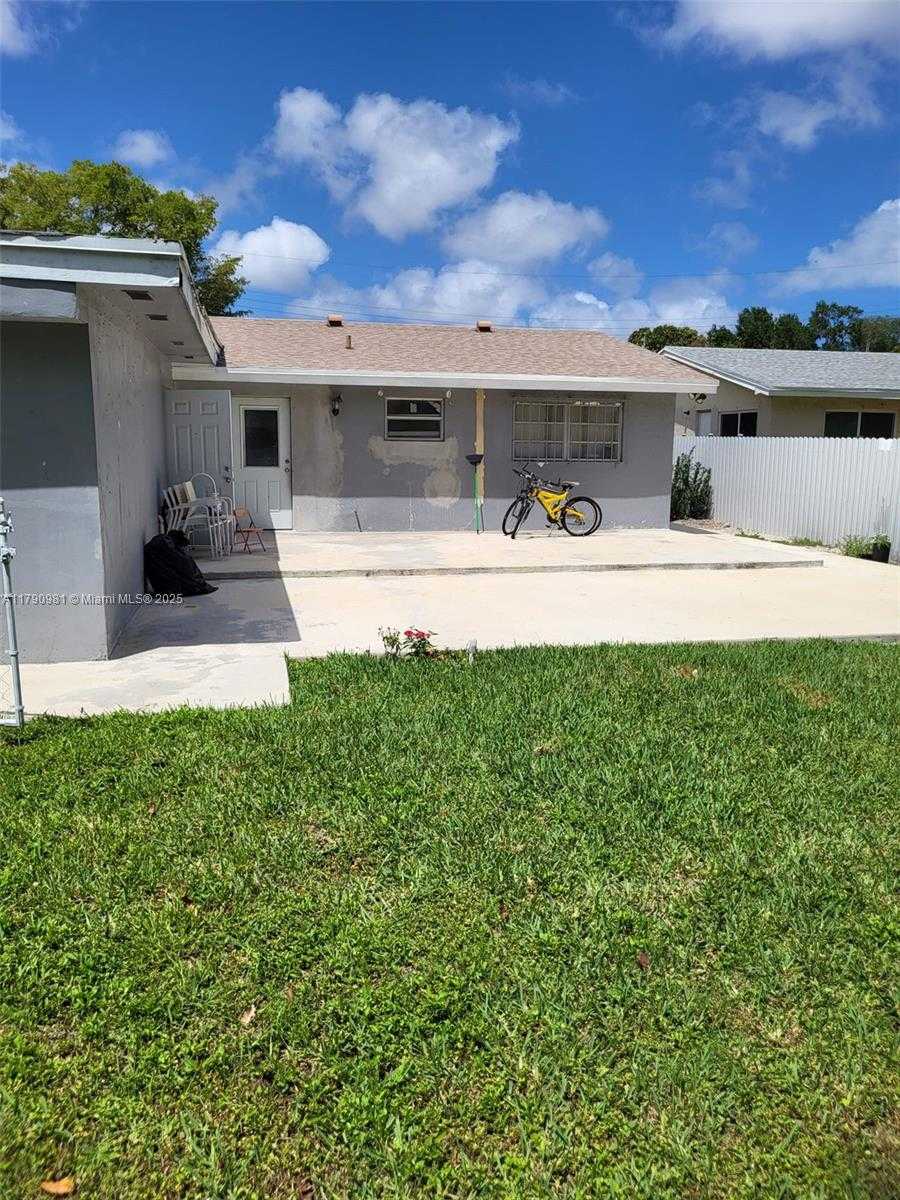 Small Image of 1650 NORTH EAST 147TH ST #3, Miami Number 49