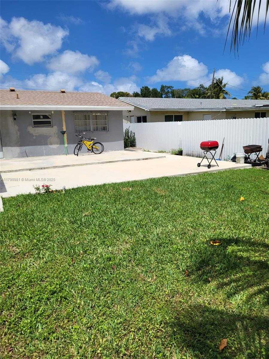 Small Image of 1650 NORTH EAST 147TH ST #3, Miami Number 50