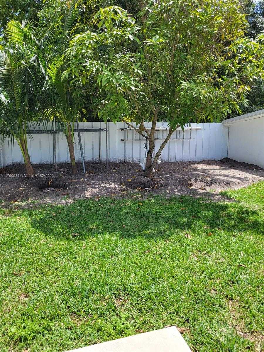 Small Image of 1650 NORTH EAST 147TH ST #3, Miami Number 53
