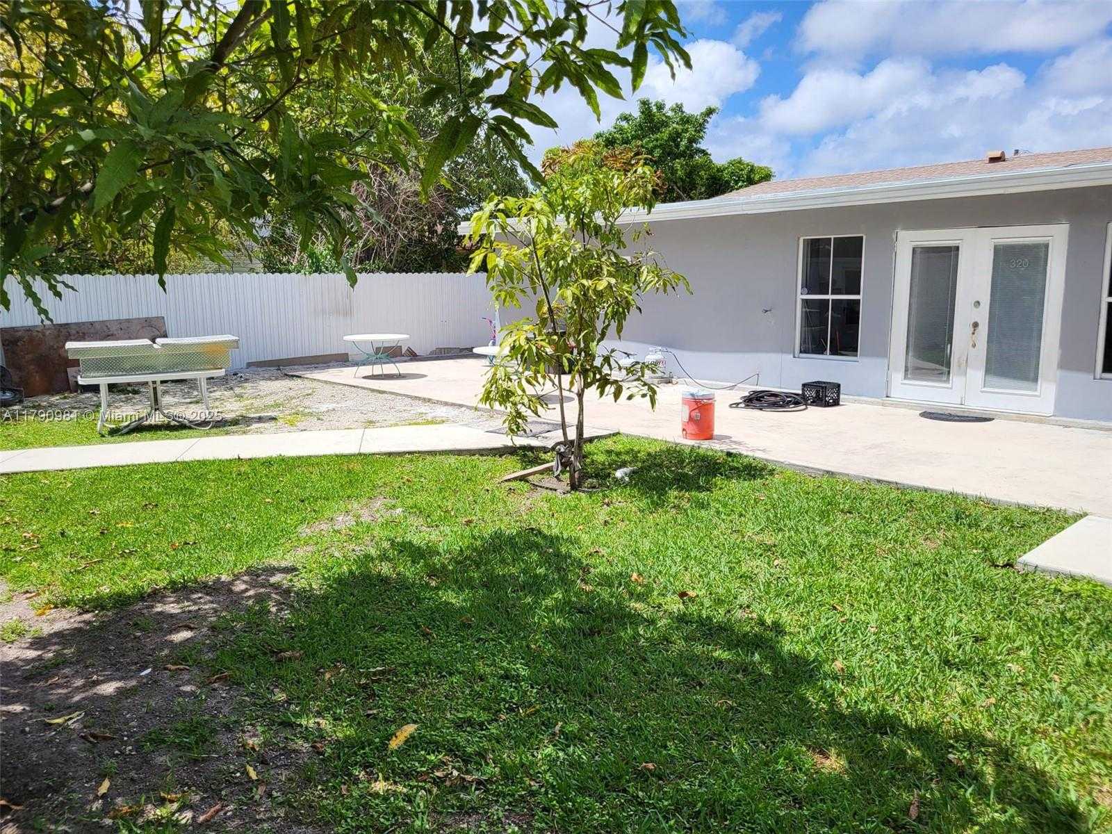 Small Image of 1650 NORTH EAST 147TH ST #3, Miami Number 54