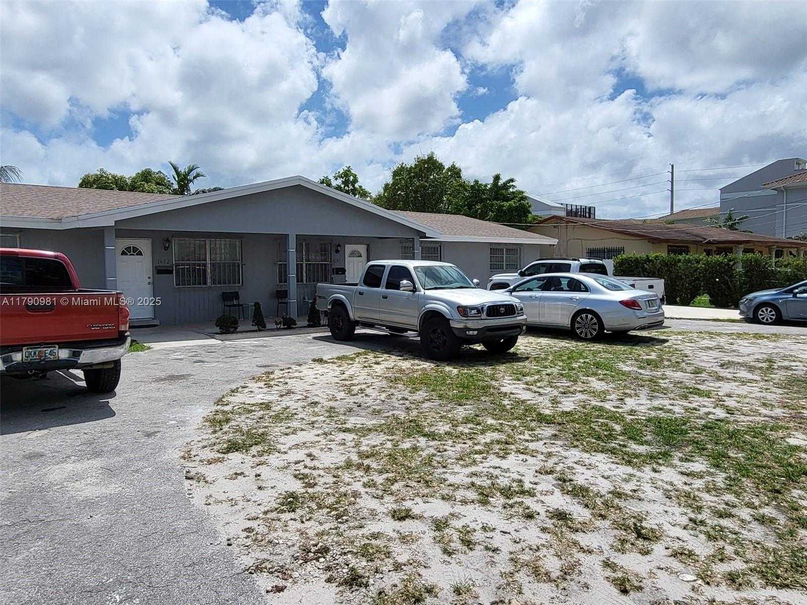 Small Image of 1650 NORTH EAST 147TH ST #3, Miami Number 57