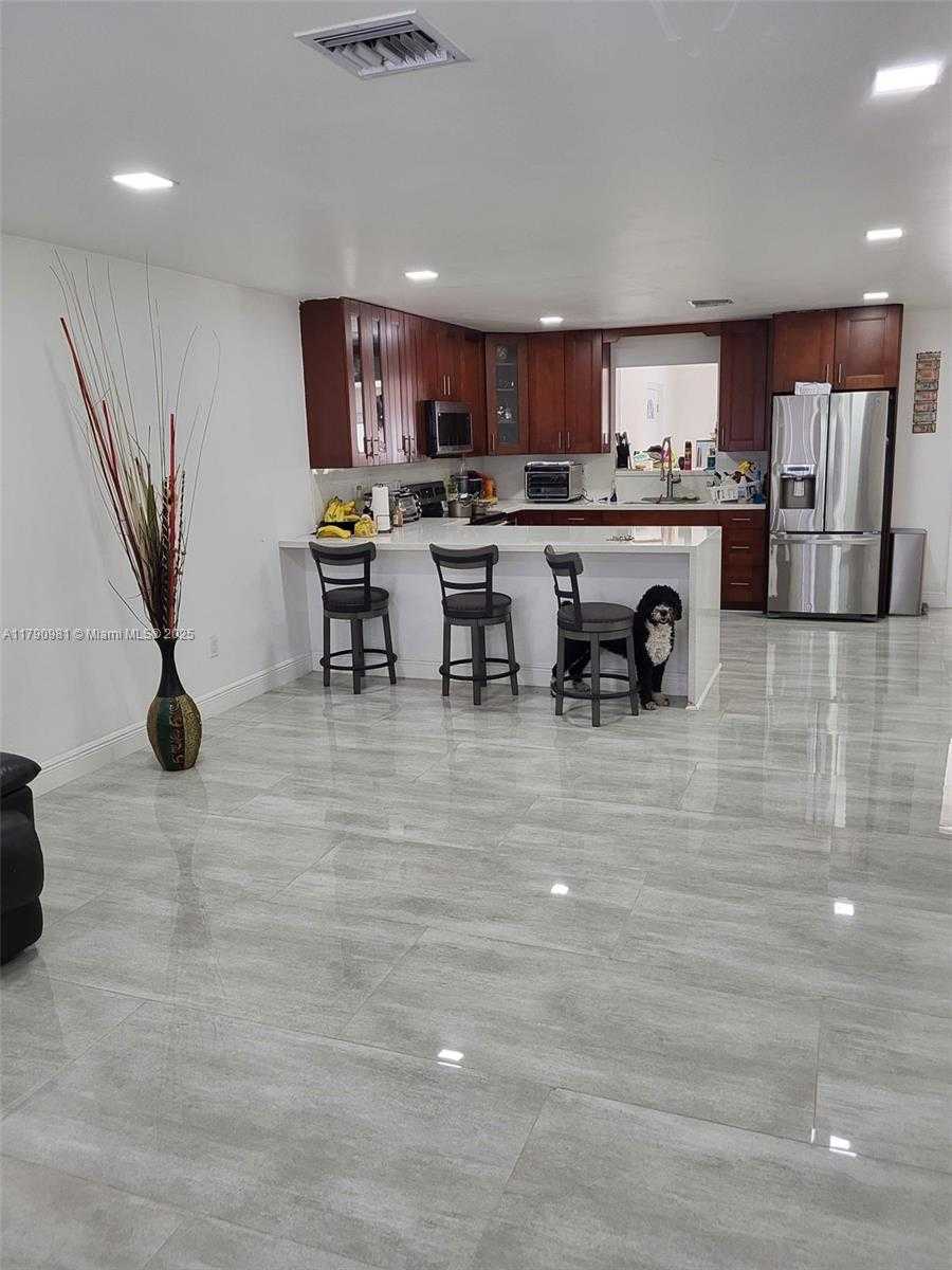Small Image of 1650 NORTH EAST 147TH ST #3, Miami Number 8