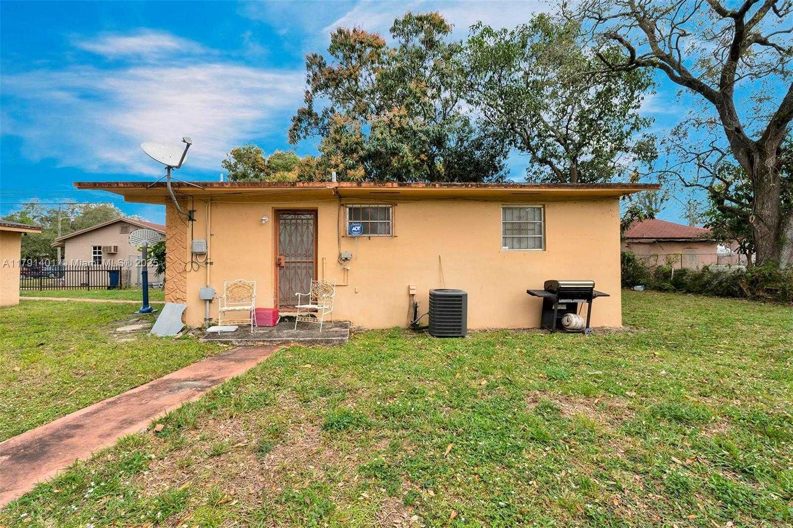 Small Image of 1900 NORTH WEST 88TH ST, Miami Number 17