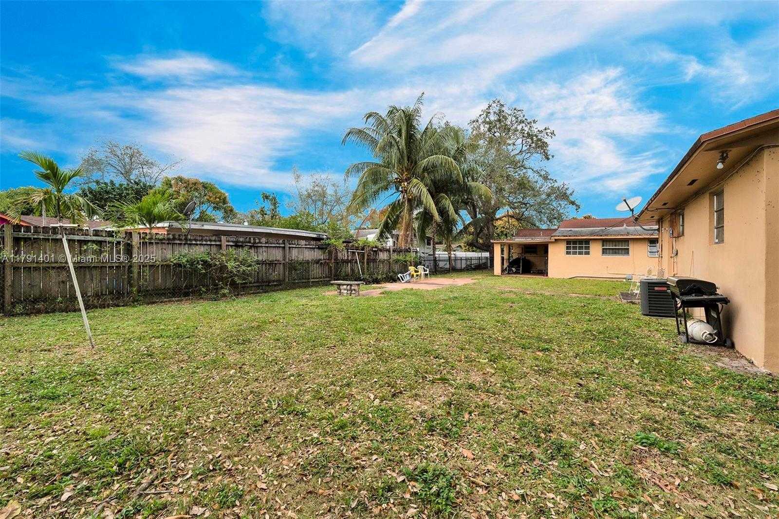 Small Image of 1900 NORTH WEST 88TH ST, Miami Number 19
