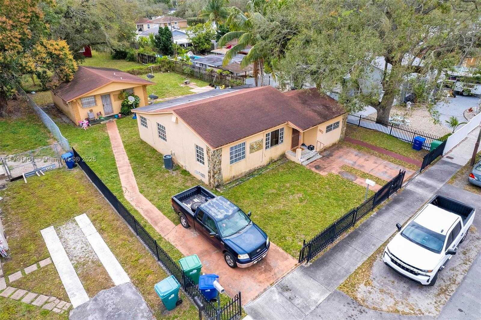 Small Image of 1900 NORTH WEST 88TH ST, Miami Number 25
