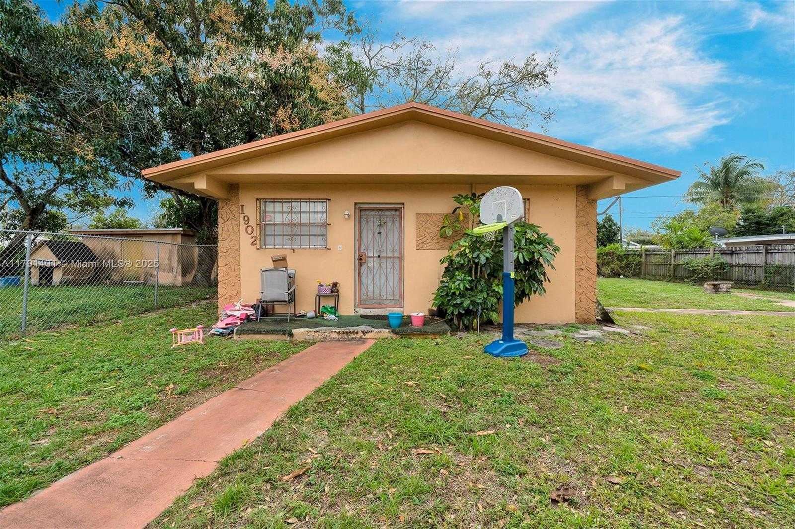 Small Image of 1900 NORTH WEST 88TH ST, Miami Number 3