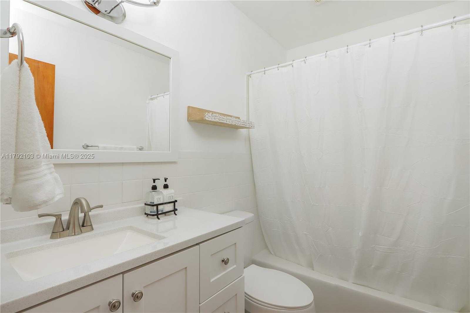 Small Image of 1115 HERNANDO ST #2, Fort Pierce Number 14