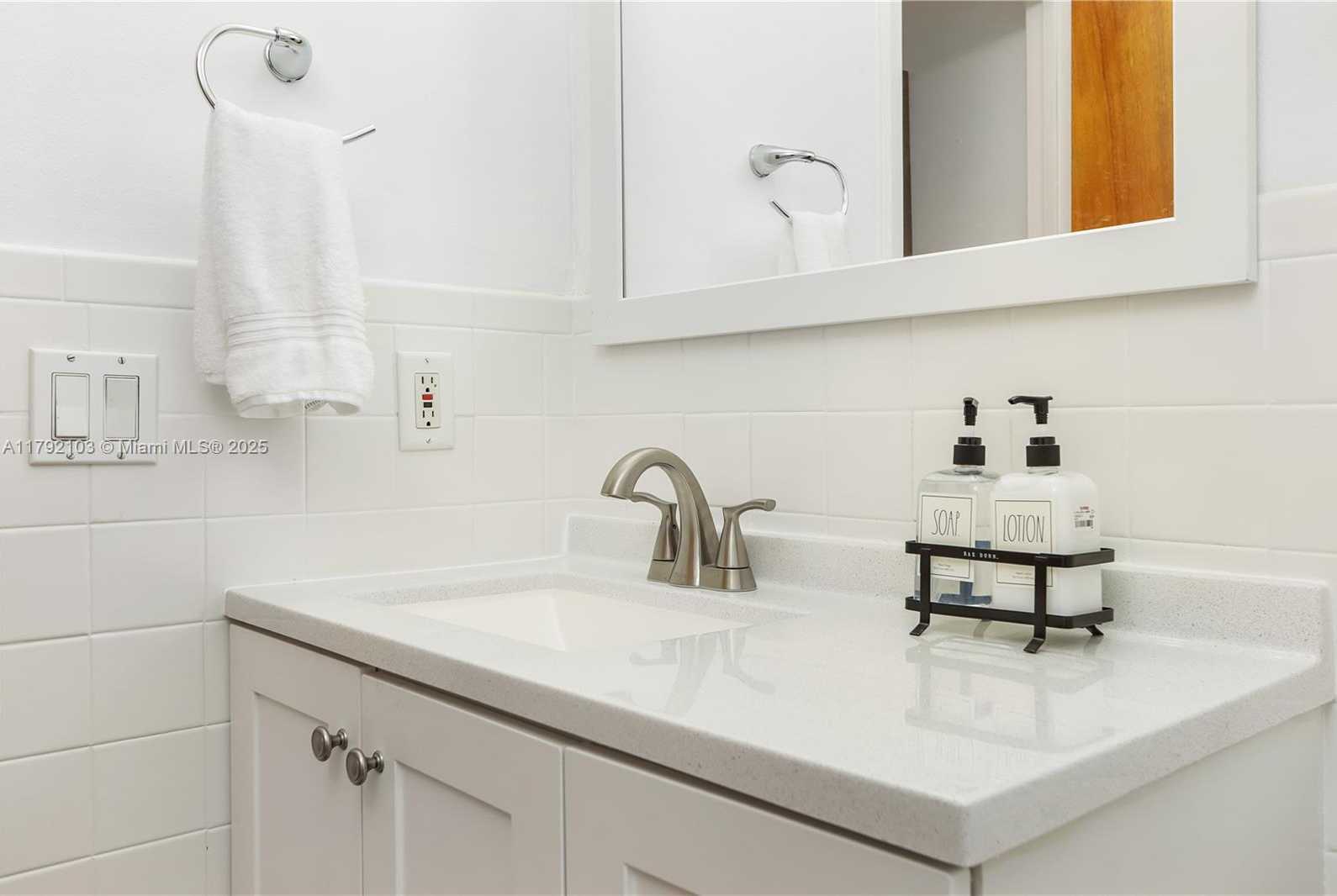Small Image of 1115 HERNANDO ST #2, Fort Pierce Number 15