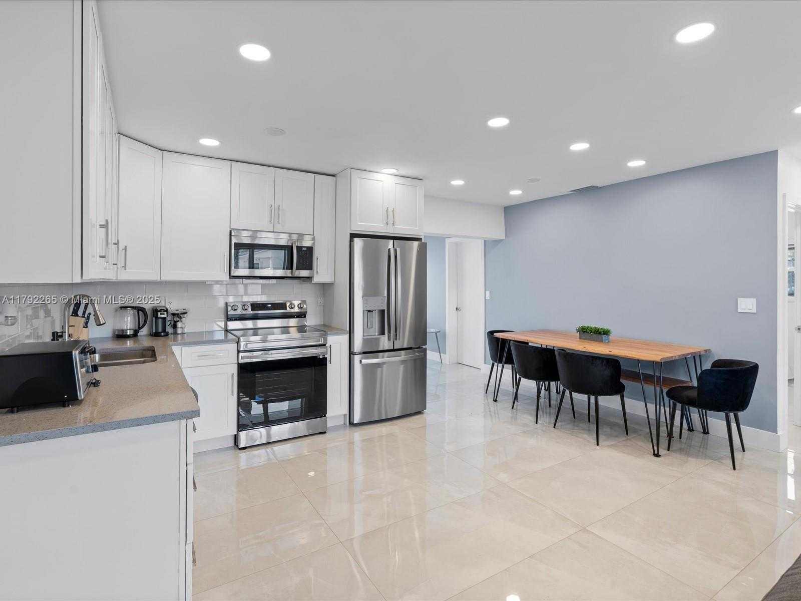 Small Image of 4761 SOUTH WEST 43RD TER, Dania Beach Number 13