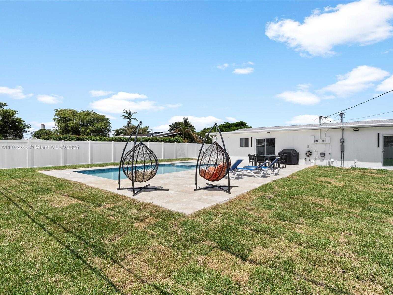 Small Image of 4761 SOUTH WEST 43RD TER, Dania Beach Number 23