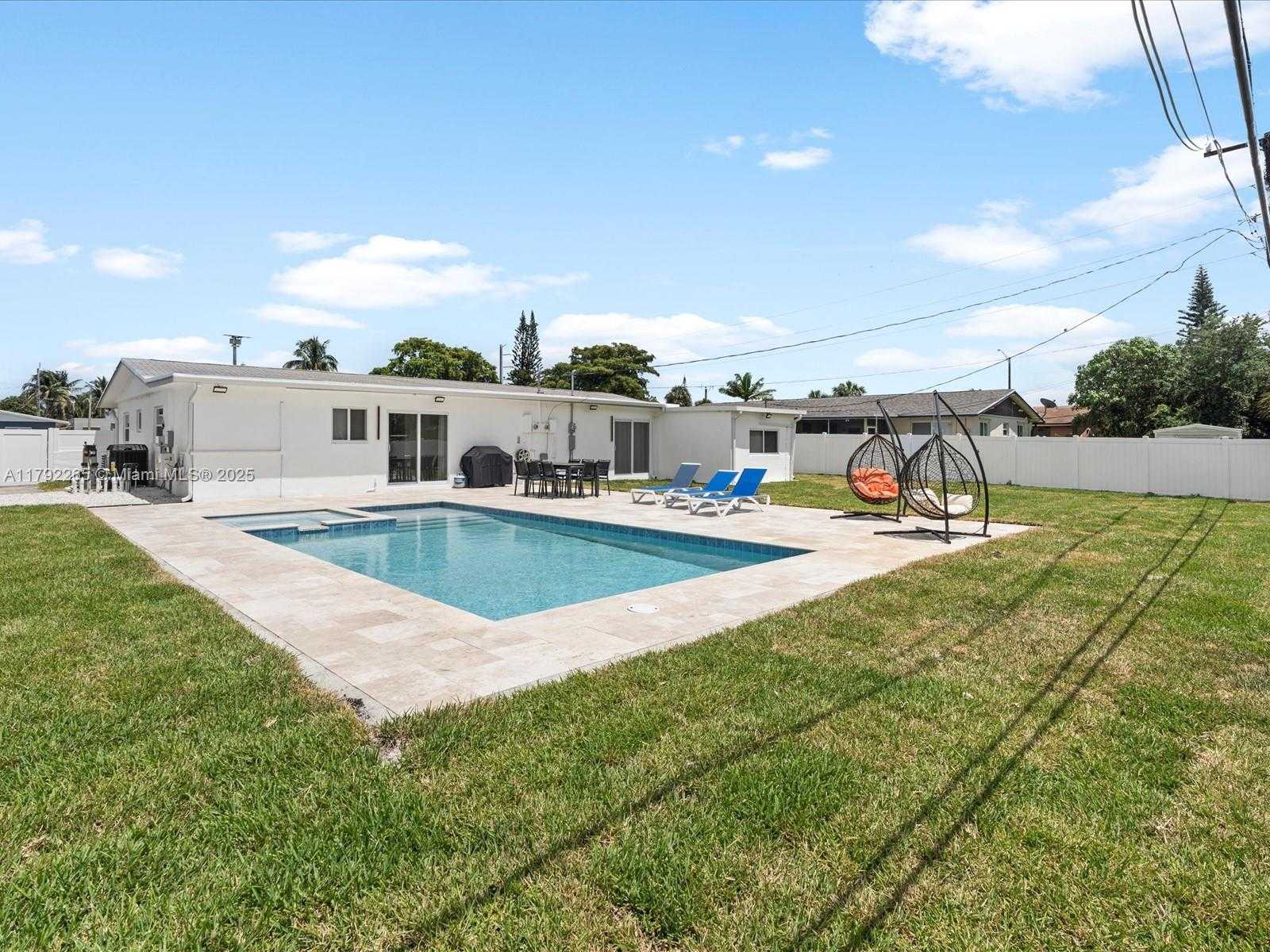 Small Image of 4761 SOUTH WEST 43RD TER, Dania Beach Number 25