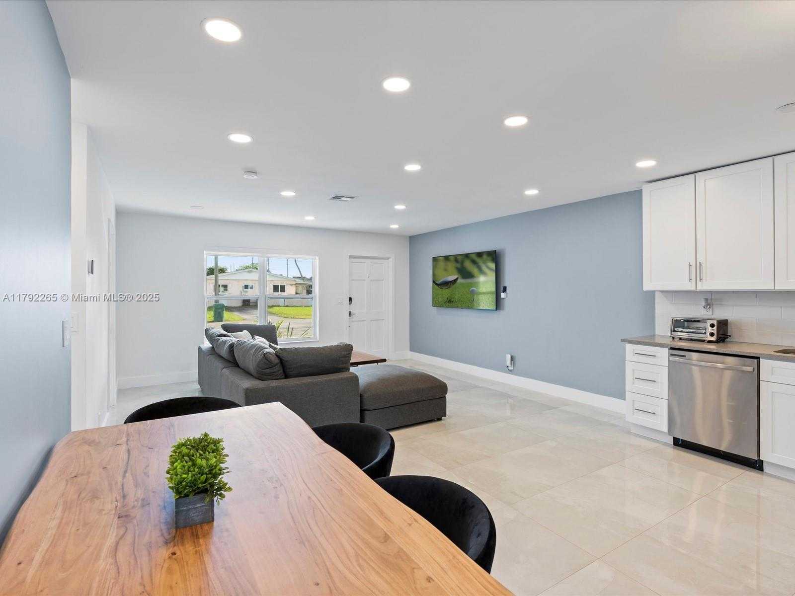 Small Image of 4761 SOUTH WEST 43RD TER, Dania Beach Number 8