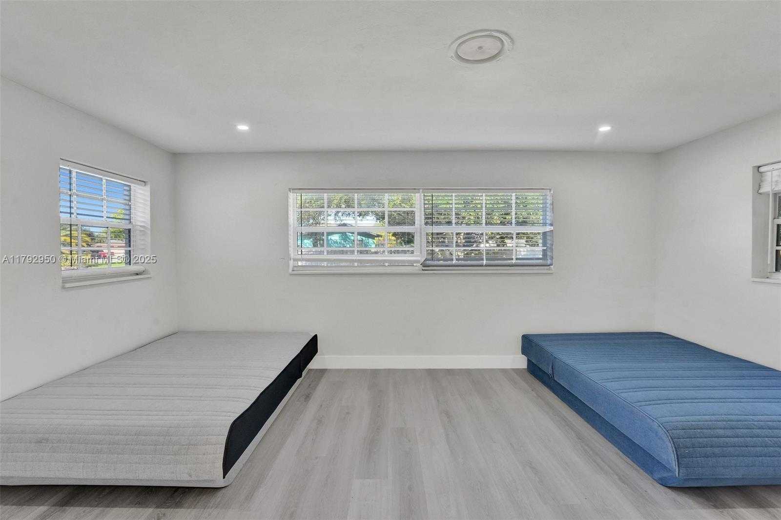 Small Image of 5657 GRANT ST #5, Hollywood Number 12