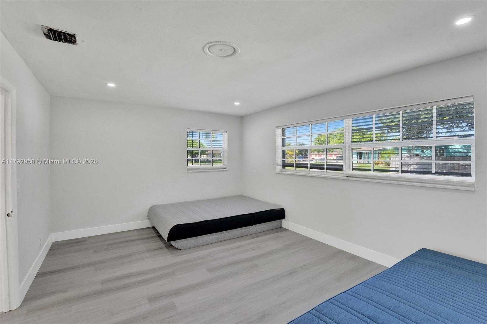 Small Image of 5657 GRANT ST #5, Hollywood Number 13