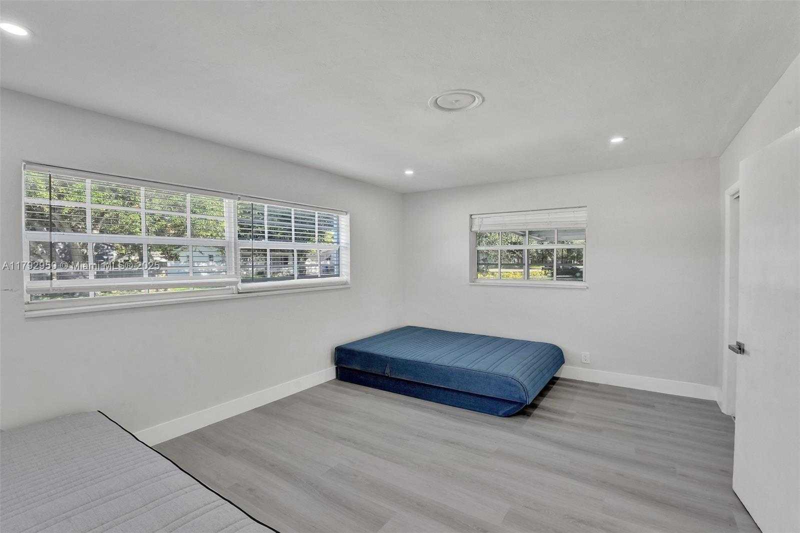 Small Image of 5657 GRANT ST #5, Hollywood Number 14