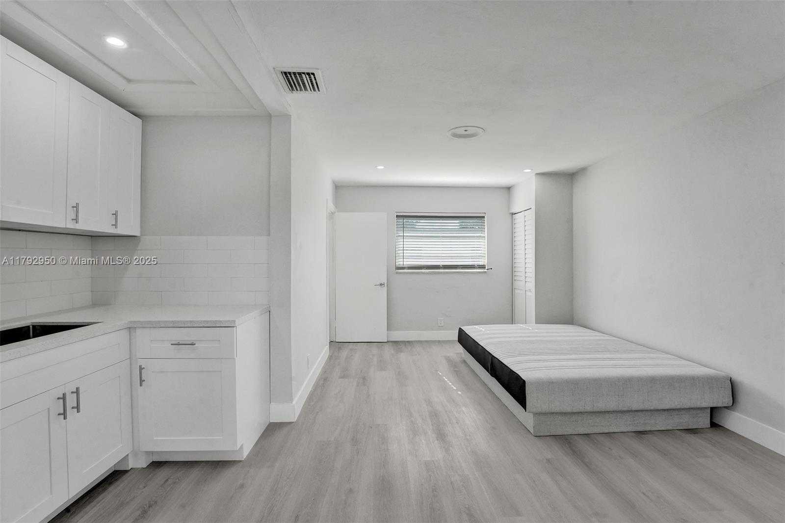 Small Image of 5657 GRANT ST #5, Hollywood Number 15
