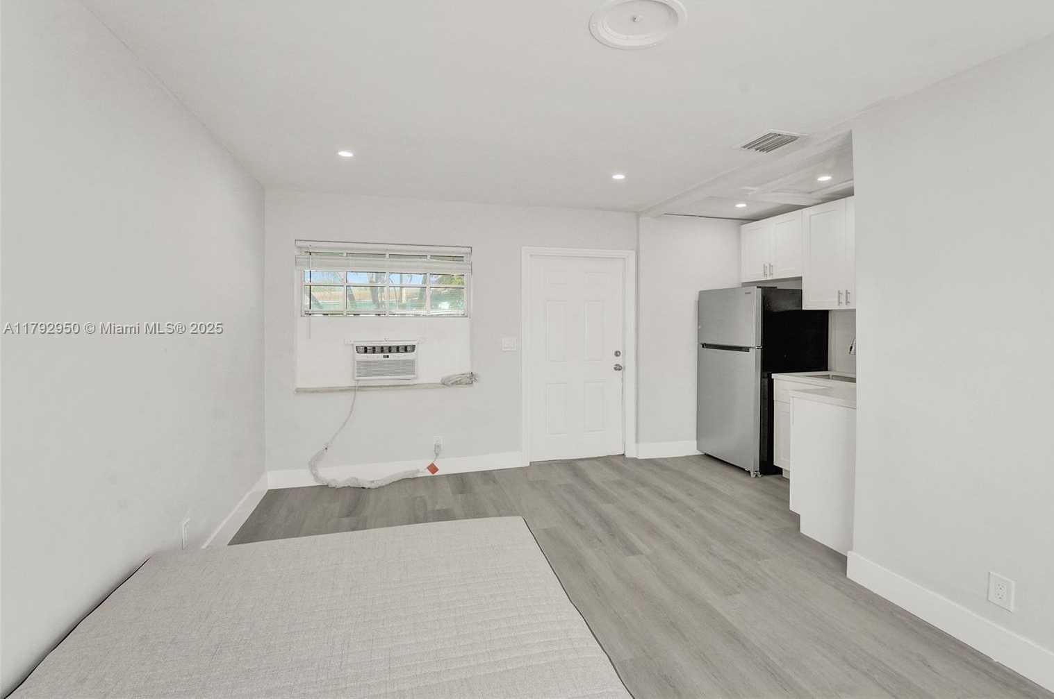 Small Image of 5657 GRANT ST #5, Hollywood Number 18