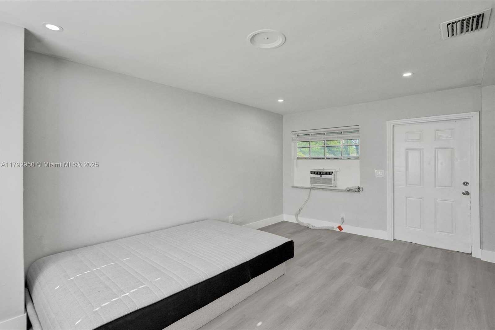Small Image of 5657 GRANT ST #5, Hollywood Number 22