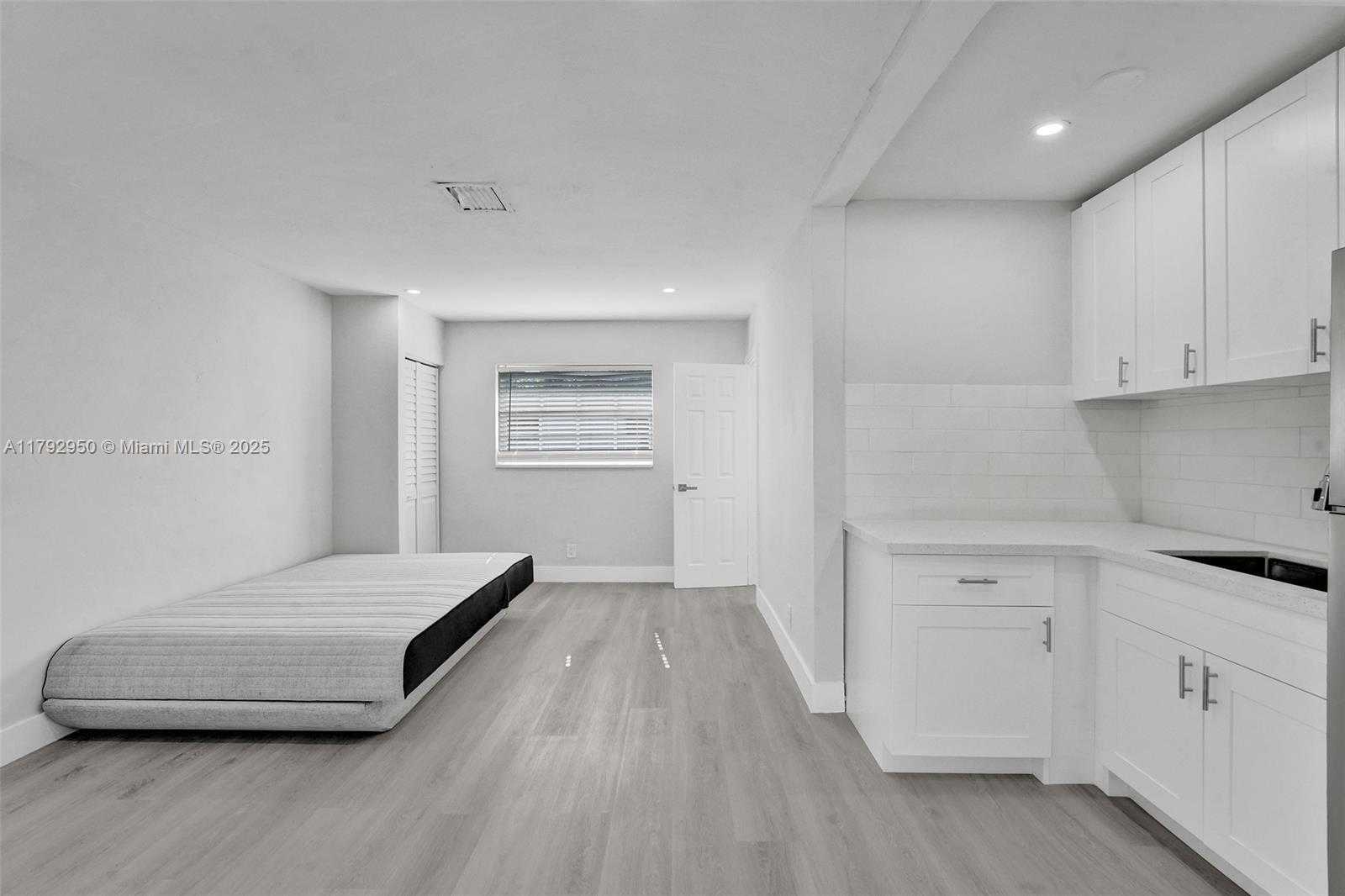 Small Image of 5657 GRANT ST #5, Hollywood Number 23