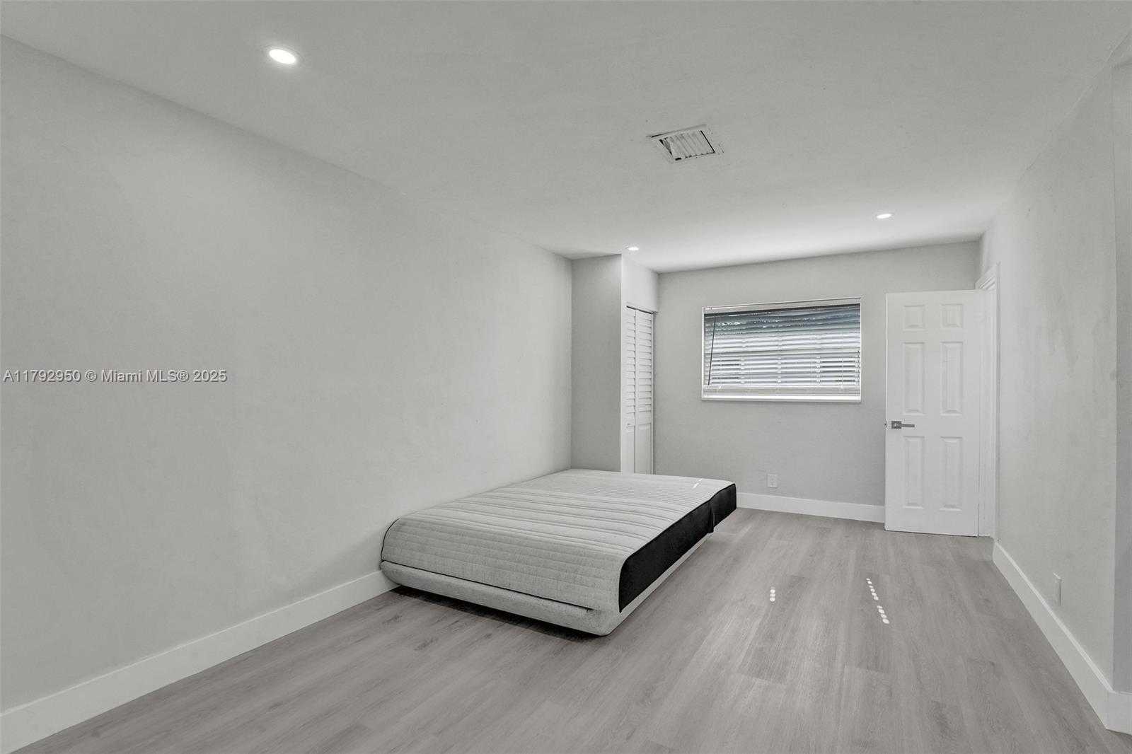 Small Image of 5657 GRANT ST #5, Hollywood Number 24
