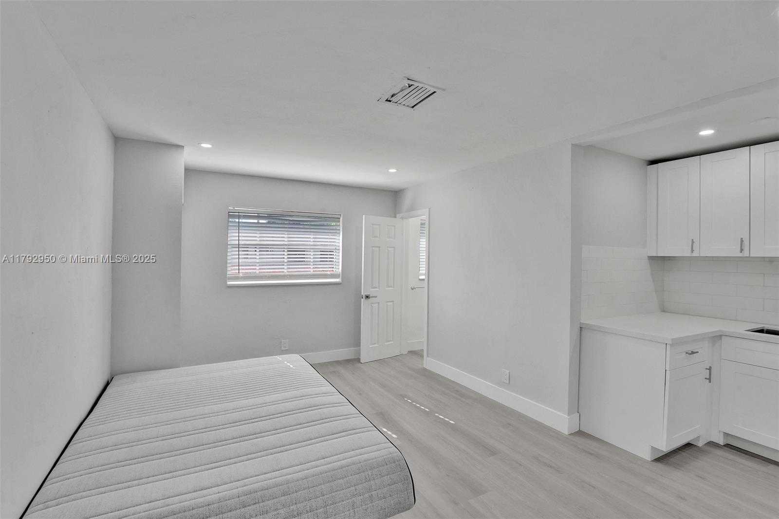 Small Image of 5657 GRANT ST #5, Hollywood Number 25