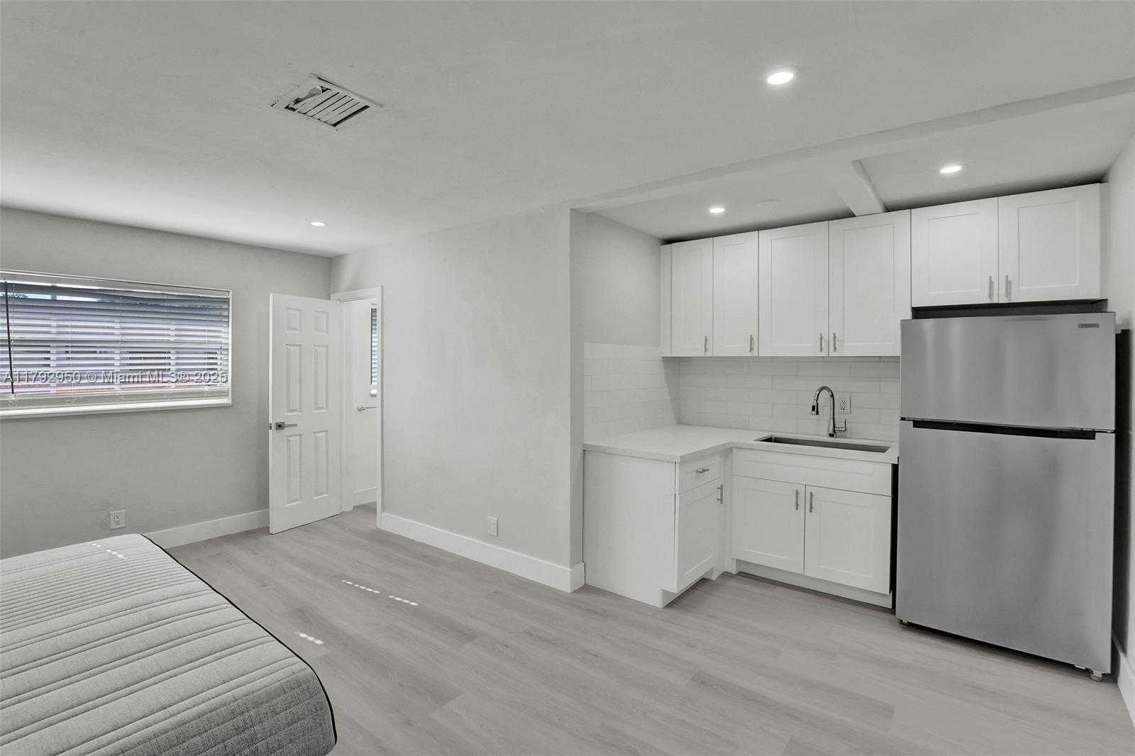 Small Image of 5657 GRANT ST #5, Hollywood Number 26