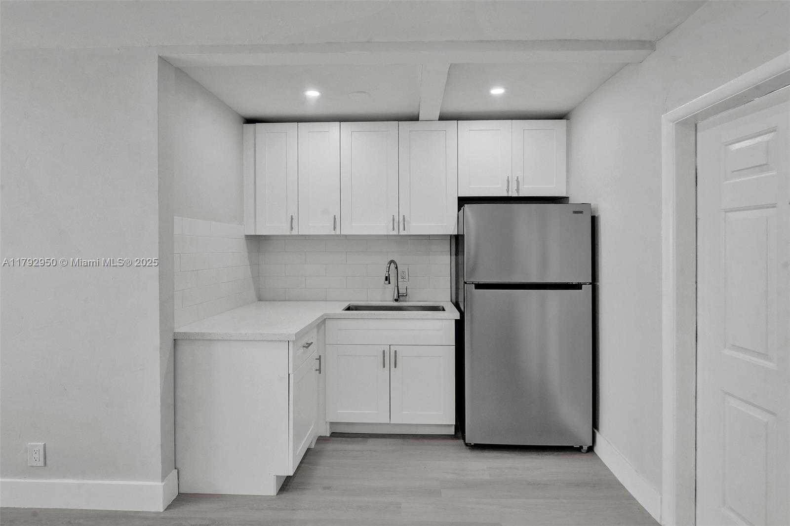 Small Image of 5657 GRANT ST #5, Hollywood Number 27