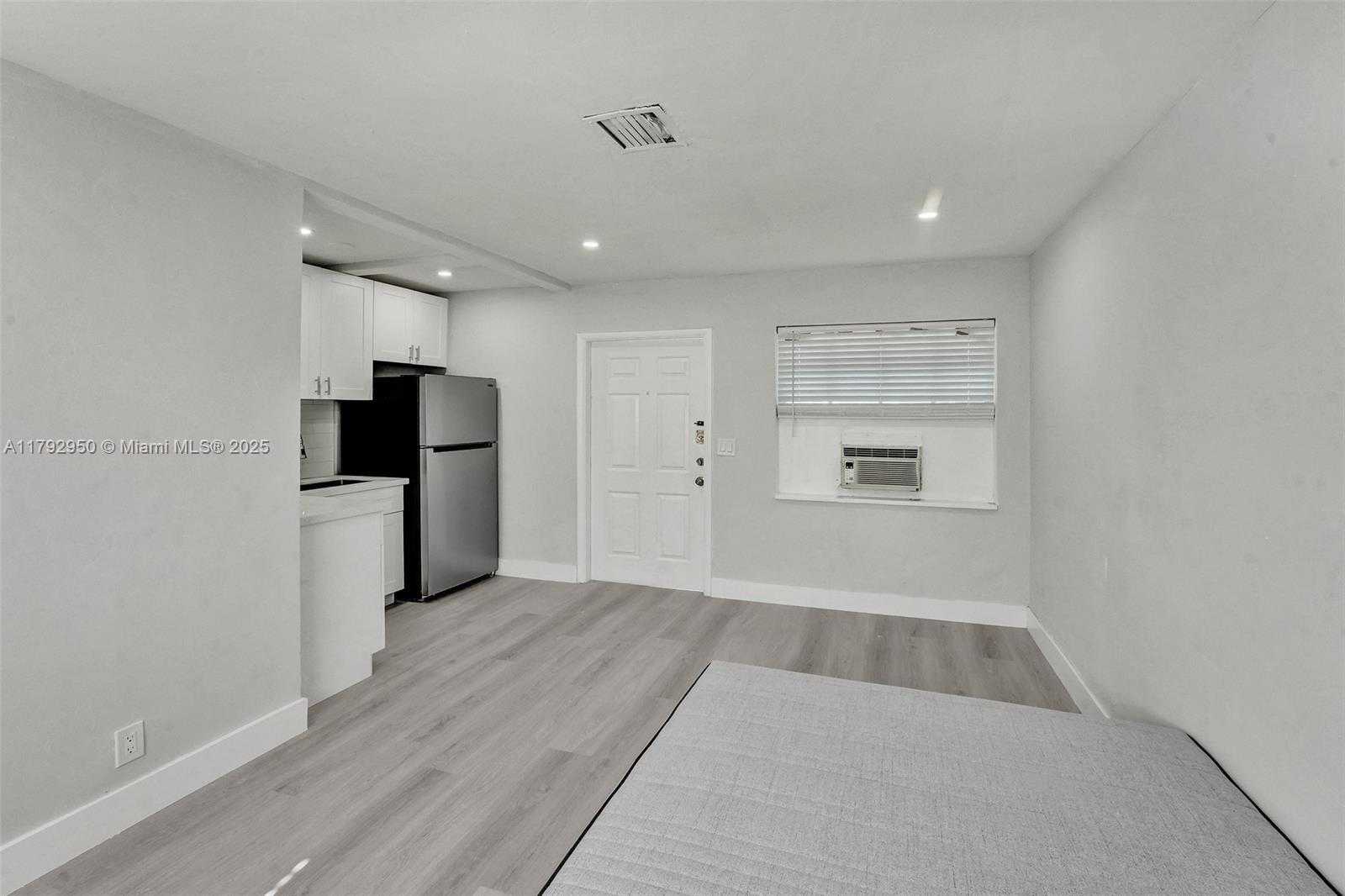 Small Image of 5657 GRANT ST #5, Hollywood Number 28