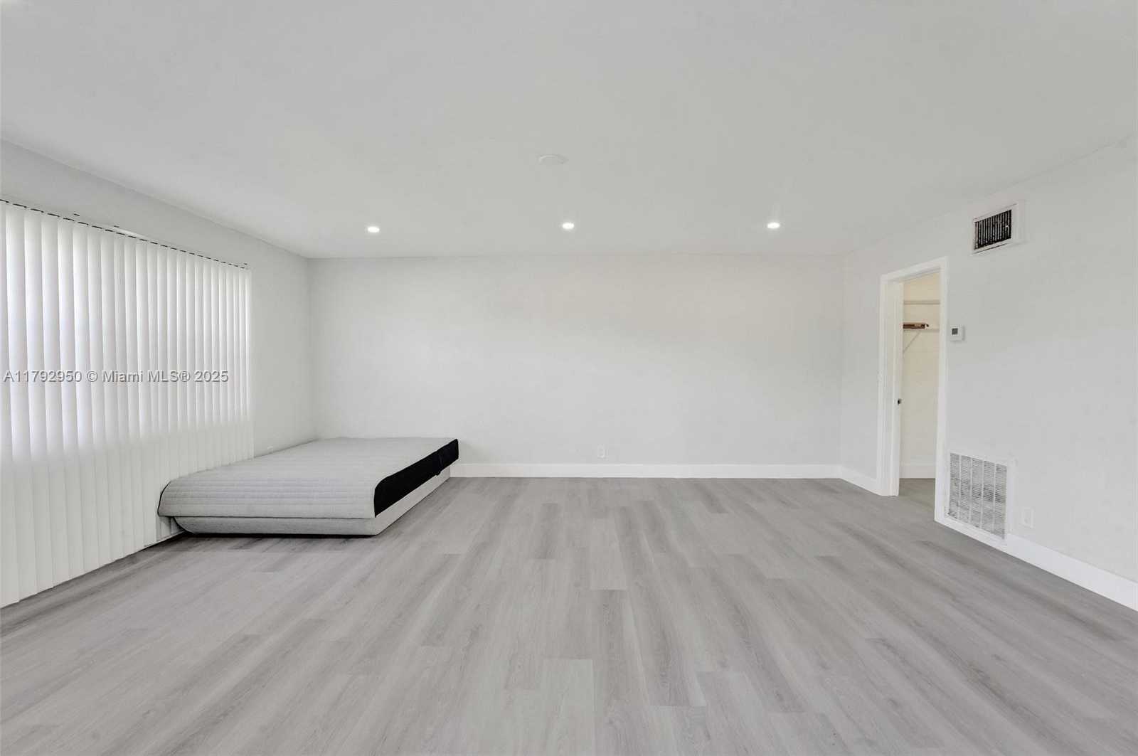 Small Image of 5657 GRANT ST #5, Hollywood Number 31