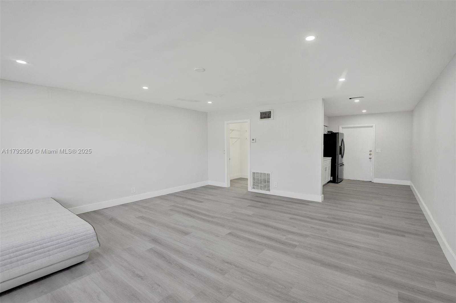 Small Image of 5657 GRANT ST #5, Hollywood Number 32